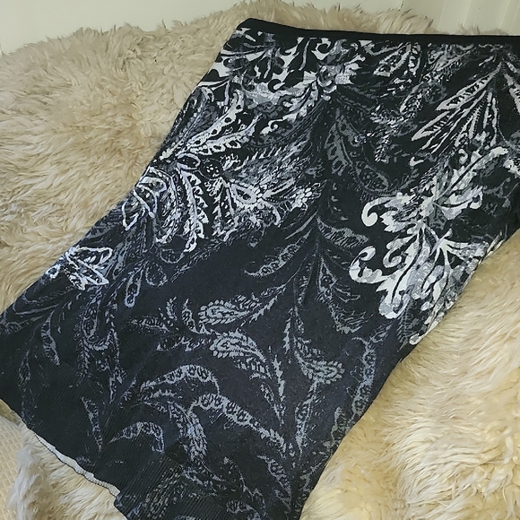 Cache Monochrome Patterned Top - Picture 5 of 6